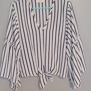 Lavender Field Black and White Top toe waste size small